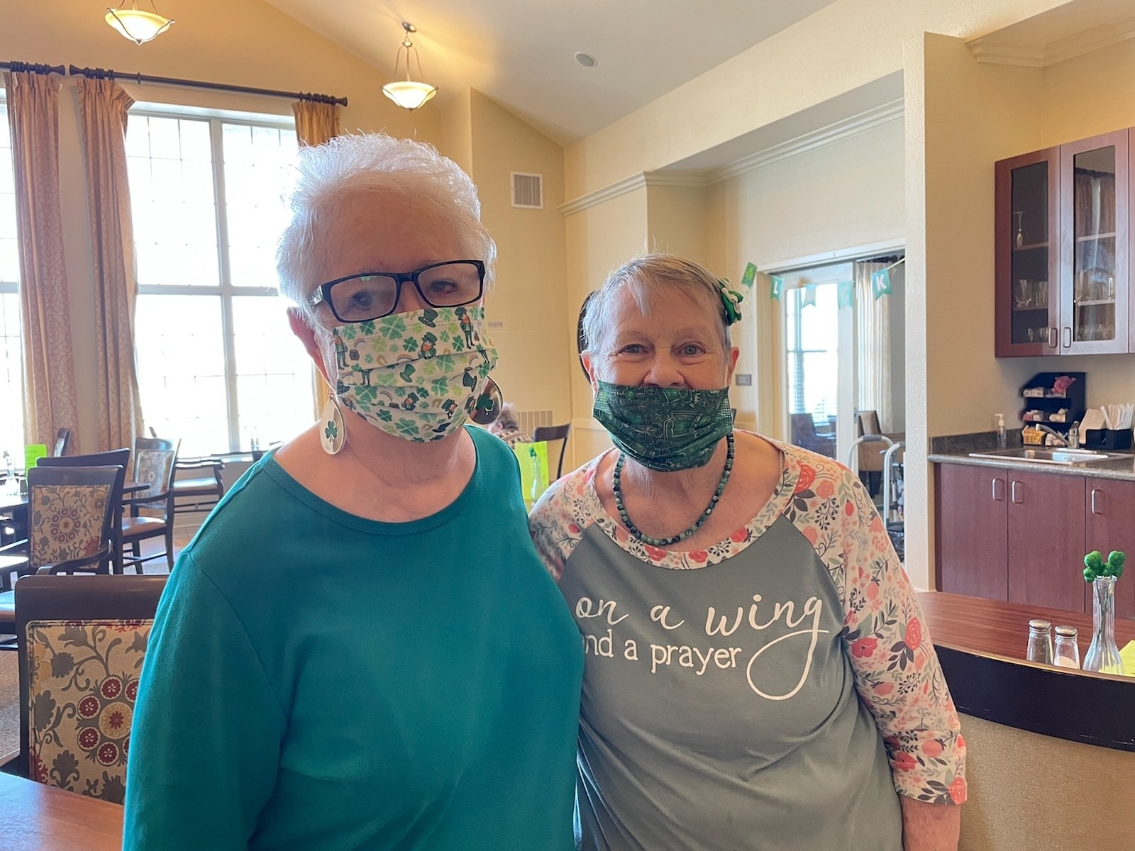 Residents at The Parkway Senior Living in Blue Springs, MO